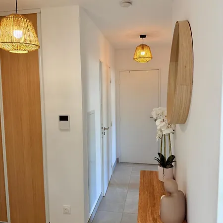 3 Pieces Neuf Sur Jardin Piscine Debordement En Rooftop Vue Et Montagnes Parking Gratuit Climatisation 2 Apartamento