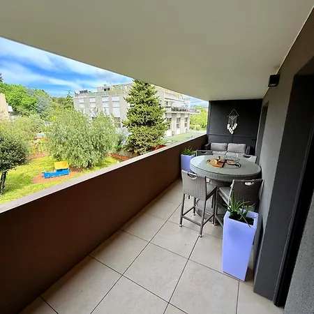 3 Pieces Neuf Sur Jardin Piscine Debordement En Rooftop Vue Et Montagnes Parking Gratuit Climatisation 2 Apartamento Villeneuve-Loubet