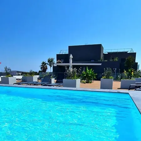 Apartment 3 Pieces Neuf Sur Jardin Piscine Debordement En Rooftop Vue Et Montagnes Parking Gratuit Climatisation 2 *