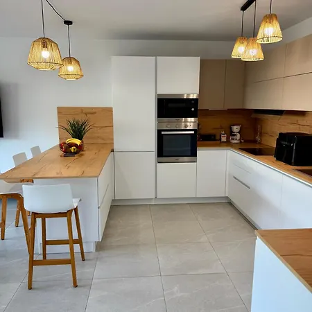 3 Pieces Neuf Sur Jardin Piscine Debordement En Rooftop Vue Et Montagnes Parking Gratuit Climatisation 2 *